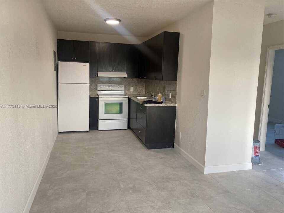 10030 W Indigo St in Miami, FL - Building Photo