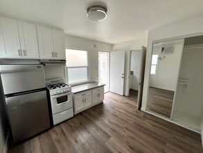 Kelso in Inglewood, CA - Building Photo - Interior Photo