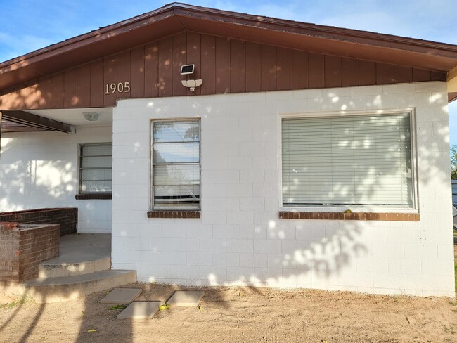 property at 1905 N Garden Ave