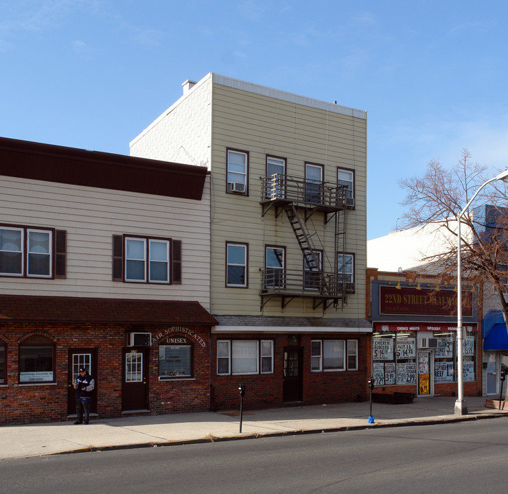 481 Avenue C in Bayonne, NJ - Building Photo