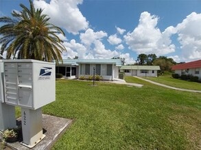 1802 Bedford Ln in Sun City Center, FL - Building Photo - Building Photo
