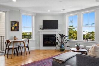 280 E Eagle St in Boston, MA - Building Photo - Building Photo
