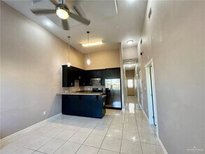 17 Regal Dr in Edinburg, TX - Building Photo - Building Photo