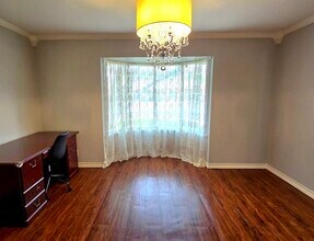 105 Indiana St in Laredo, TX - Building Photo - Building Photo