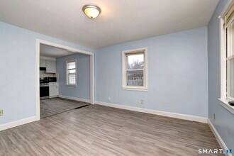 106 Higbie Dr in East Hartford, CT - Building Photo - Building Photo