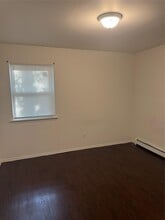 27 Manchester Rd in Huntington, NY - Building Photo - Building Photo