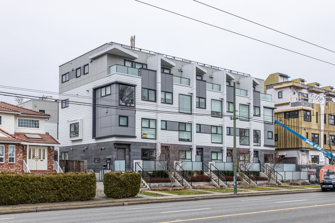 Woodstock At Oakridge in Vancouver, BC - Building Photo