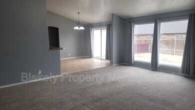 2589 W Whitelaw Dr in Meridian, ID - Building Photo - Building Photo