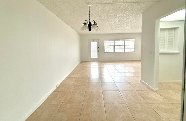 563 Fanshaw N in Boca Raton, FL - Building Photo - Building Photo
