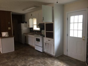 1122 E Mcintosh Rd in Griffin, GA - Building Photo - Building Photo