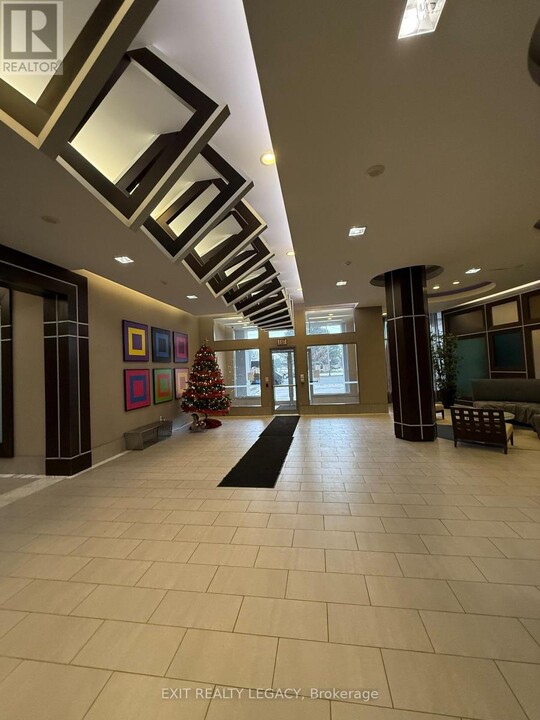 5791 Yonge St in Toronto, ON - Building Photo