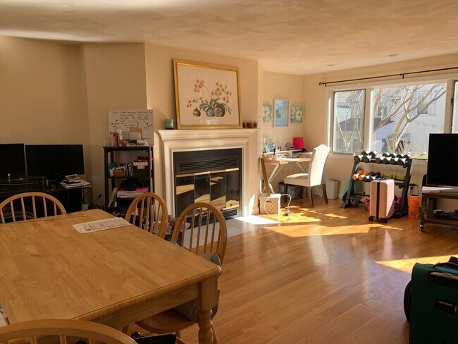 27 Ashland St in Watertown, MA - Building Photo - Building Photo