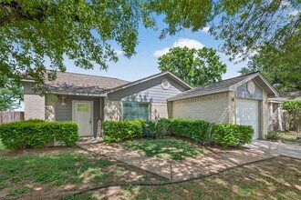 10106 Shadow Pine Dr in Houston, TX - Building Photo - Building Photo