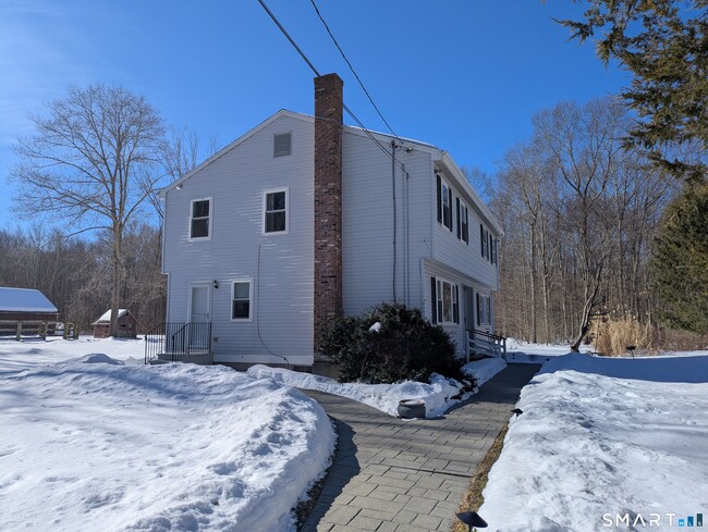 254 Chestnut Hill Rd in Colchester, CT - Building Photo - Building Photo