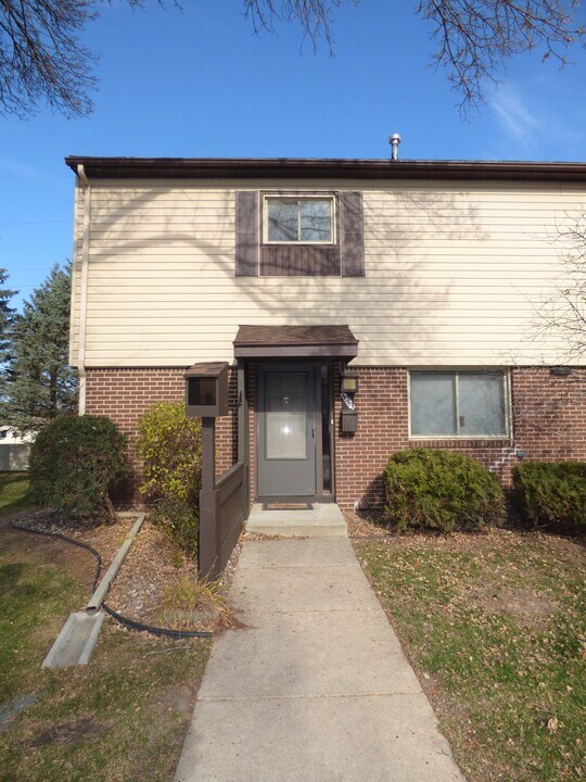 4043 18th Ave NW in Rochester, MN - Building Photo