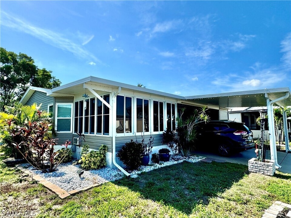 5 Oceans Blvd in Naples, FL - Building Photo