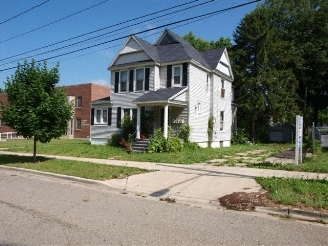 215-221 Carrier Ave in Grand Rapids, MI - Building Photo