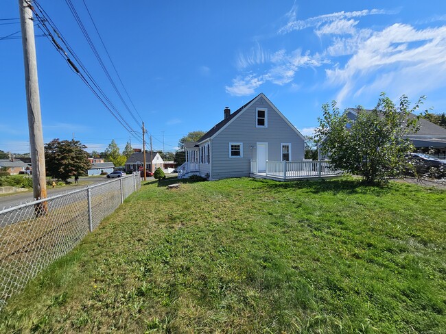 11 Colony St in Stratford, CT - Building Photo - Building Photo