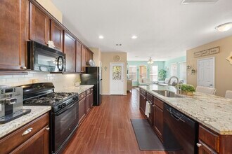 2621 Wilson Creek Dr in Pasadena, TX - Building Photo - Building Photo