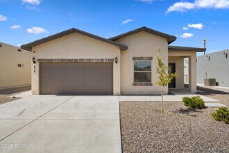 814 Magnolia Park St in Santa Teresa, NM - Building Photo - Building Photo