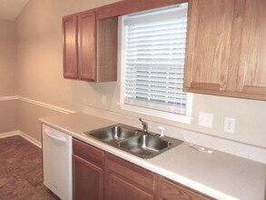 2657 Wynbrook Dr in Winston-Salem, NC - Foto de edificio - Building Photo