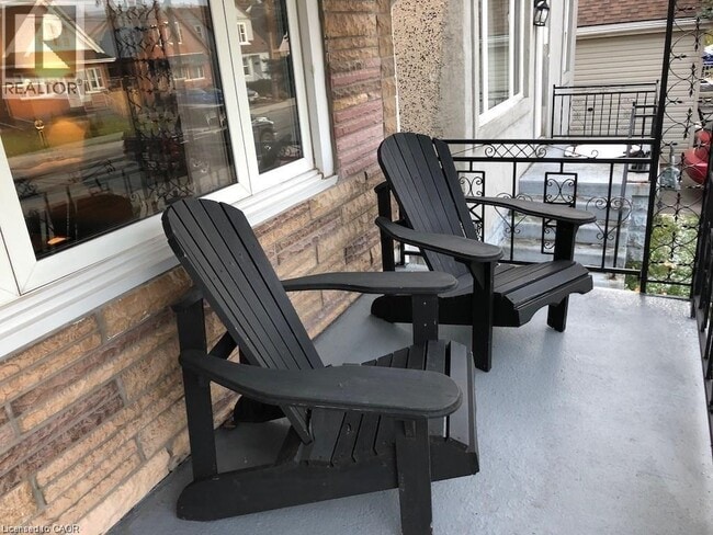 1198 Dunsmure Rd in Hamilton, ON - Building Photo - Building Photo