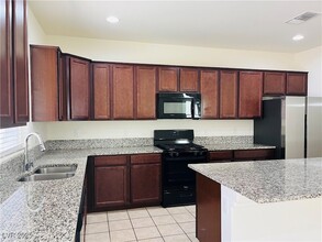 7133 Manolo St, Unit 1 in Las Vegas, NV - Building Photo - Building Photo