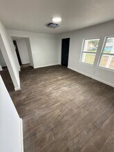 1205 S Georgia St in Orange, TX - Building Photo - Building Photo
