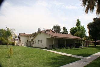 1002-1006 Oxford Dr in Redlands, CA - Building Photo - Building Photo