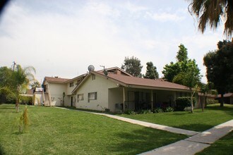 1002-1006 Oxford Dr in Redlands, CA - Foto de edificio - Building Photo