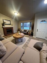 1026 James Ct in Lancaster, CA - Building Photo - Building Photo