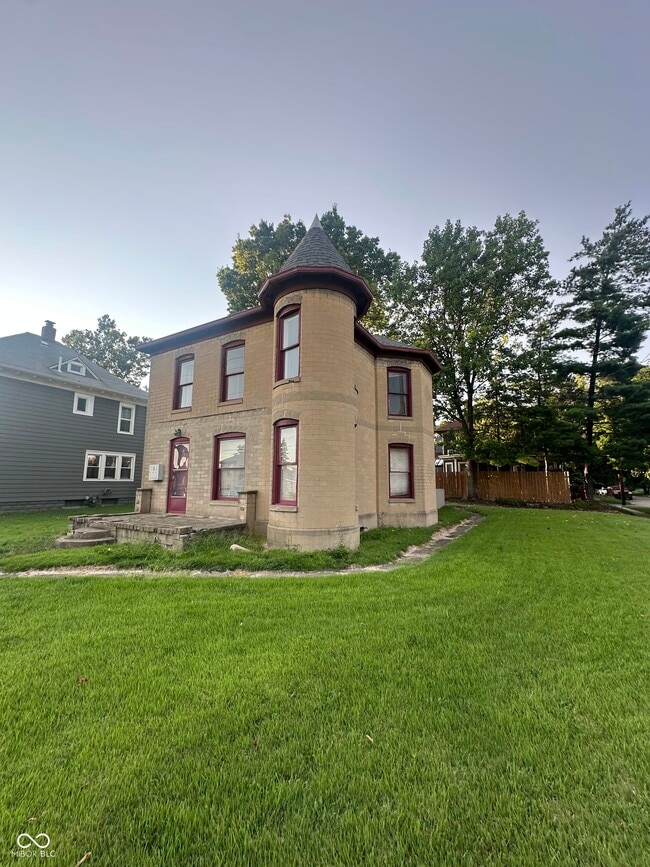 4626 E Washington St in Indianapolis, IN - Building Photo - Building Photo