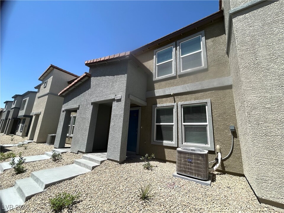 9916 Tangerine Hls St in Las Vegas, NV - Building Photo