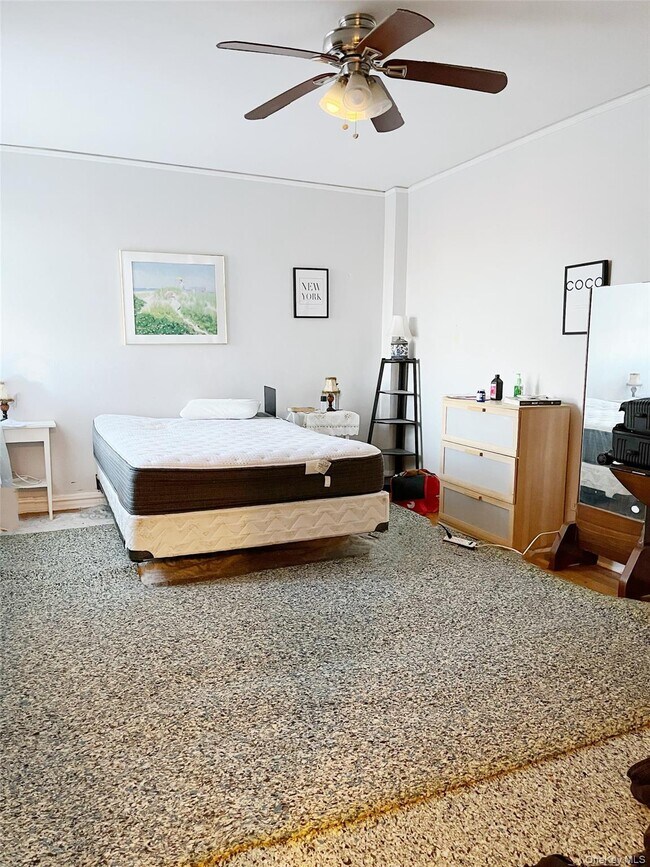 75-40 Austin St in Queens, NY - Building Photo - Building Photo