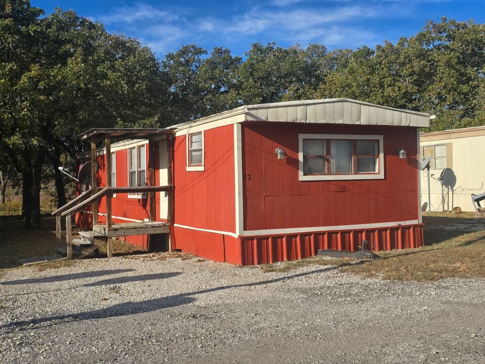 22 Blue Star Dr in Keene, TX - Building Photo