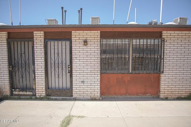 9008 Lawson St in El Paso, TX - Building Photo - Building Photo
