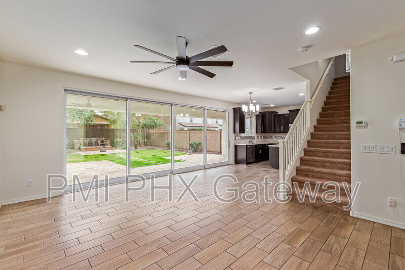 735 E Constance Wy in Phoenix, AZ - Building Photo