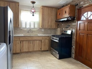 7810 Wilkinson Ave in Los Angeles, CA - Building Photo - Building Photo