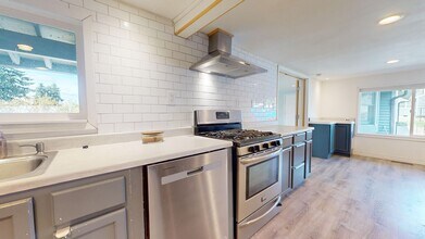 5095 Hansberry St NW in Bremerton, WA - Building Photo - Building Photo