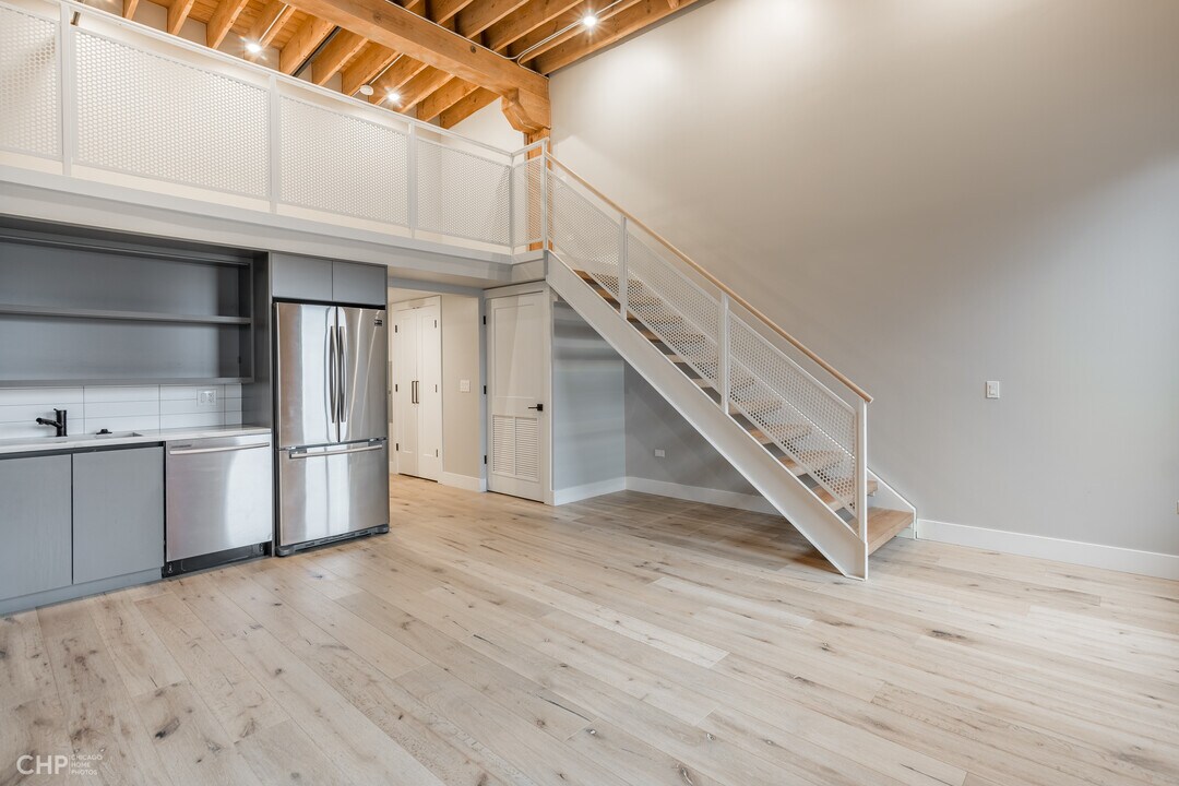 729 N Sangamon St, Unit 408 in Chicago, IL - Building Photo