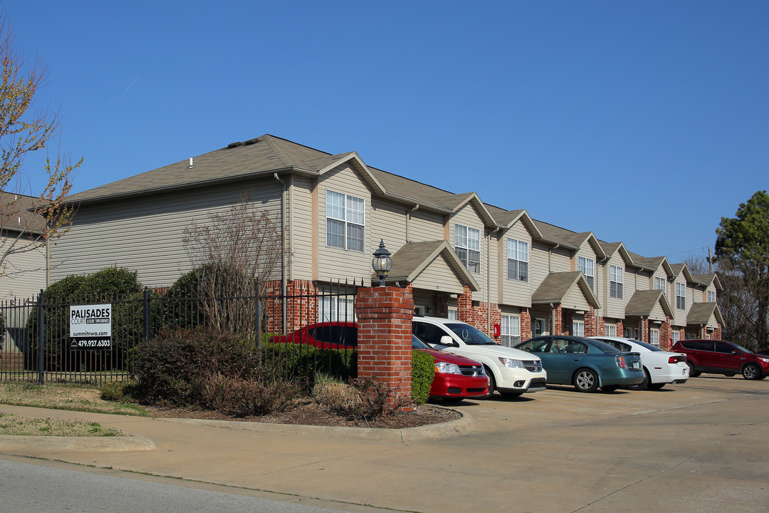 Palisades Court in Springdale, AR - Building Photo