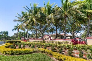 40 Essex Ct in Royal Palm Beach, FL - Building Photo