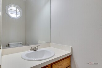 45 S Oakhurst Dr in Aurora, IL - Building Photo - Building Photo