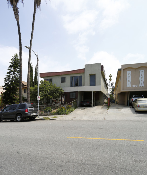 916 S Normandie Ave in Los Angeles, CA - Foto de edificio