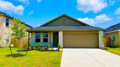 206 Amy St in Angleton, TX - Building Photo - Building Photo