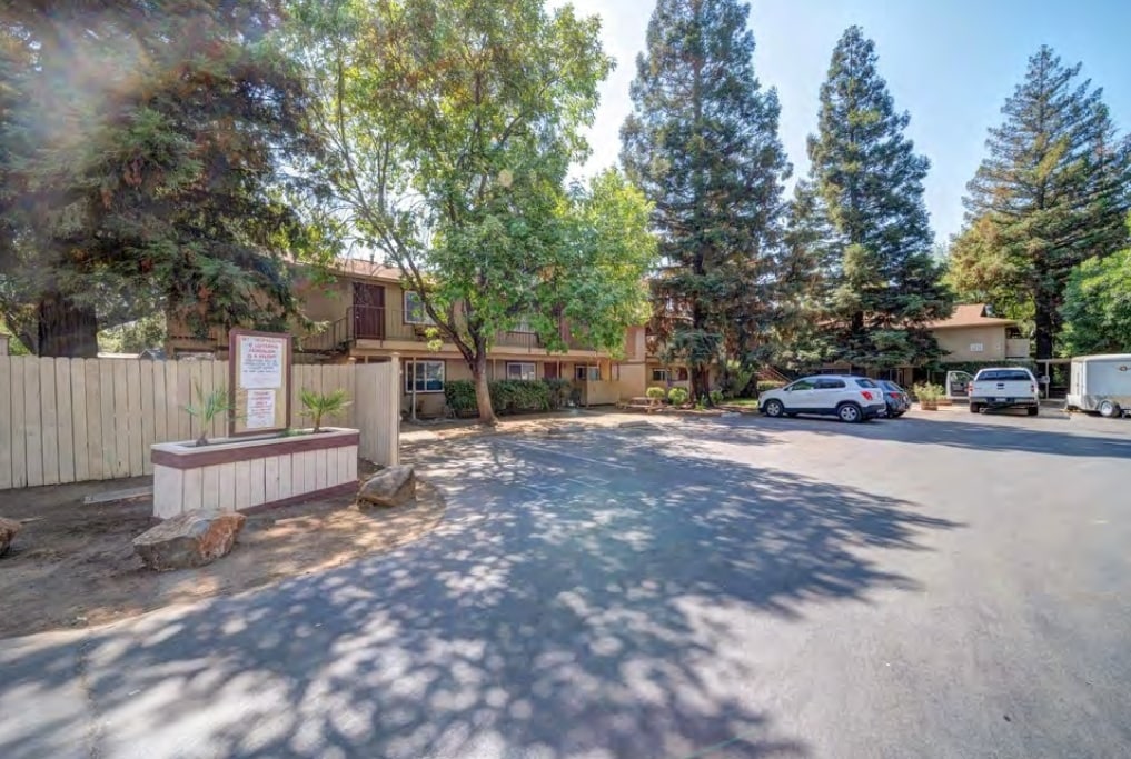Woodside Terrace in Chico, CA - Building Photo