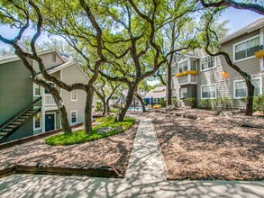 The Joseph at Huebner in San Antonio, TX - Foto de edificio - Building Photo