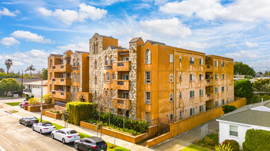 Residential Condo in Los Angeles, CA - Building Photo - Primary Photo