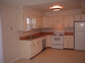 1211 Warwick Dr in Virginia Beach, VA - Building Photo - Building Photo