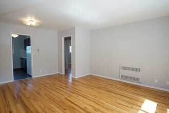 3717 S Corbett Ave in Portland, OR - Building Photo - Building Photo